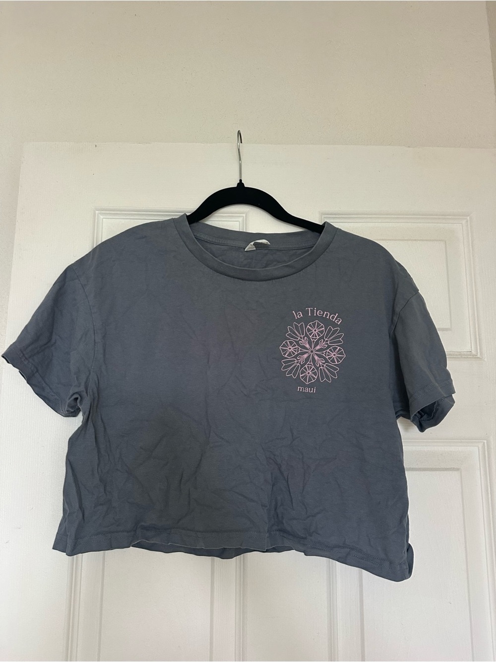 La Tienda Mau'i Gray Cropped Graphic Tee - Pink Floral Print